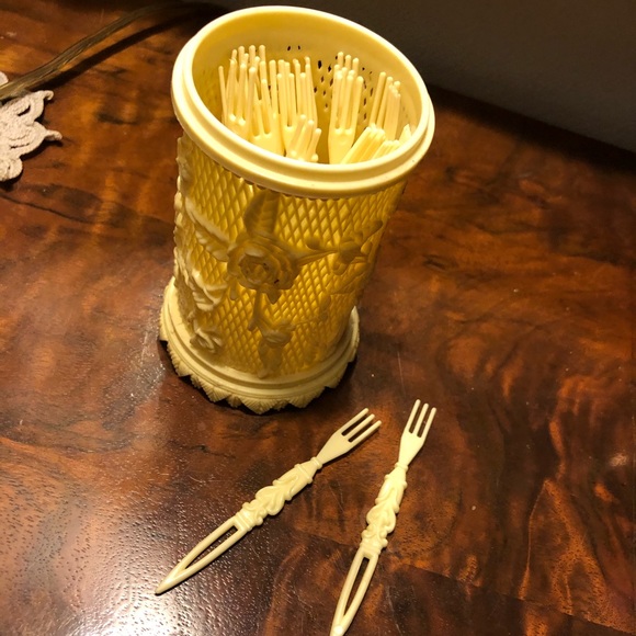 Vintage CELLULOID APPETIZER FORKS & HOLDER - Picture 5 of 7